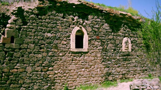 150 yıllık kilise çürüyor