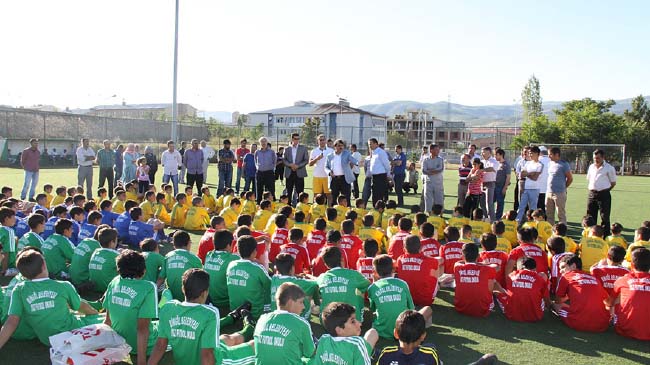 5. geleneksel yaz futbol okulu açıldı