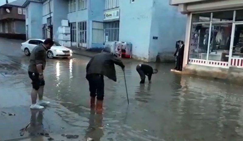 Sağanak yağış etkili oldu