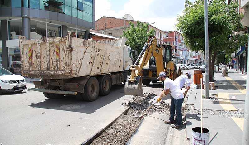 Üstyapı Çalışmaları Sürüyor