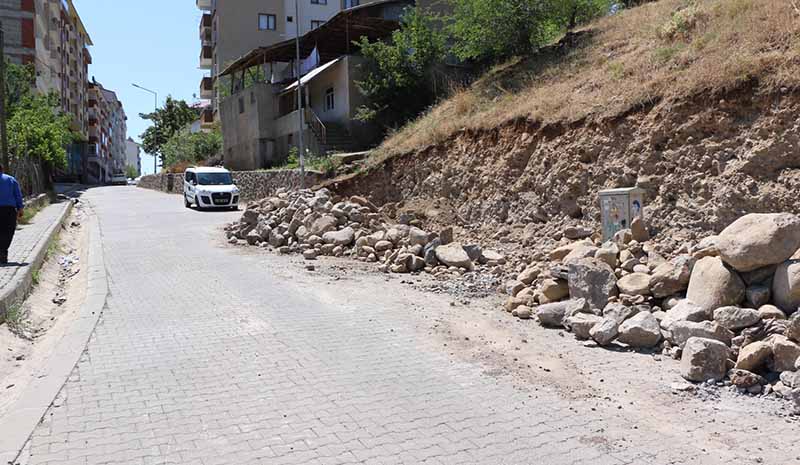 Aşağı Çarşı yolu genişletiliyor