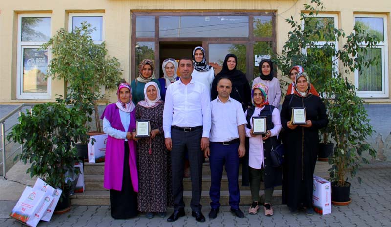 Kadın girişimcilerimiz plaketlerini aldı