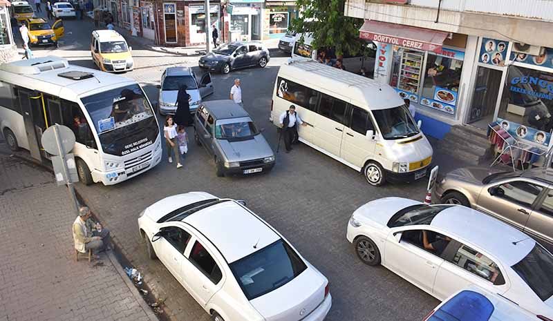 Trafik sorunu bir türlü çözülemiyor