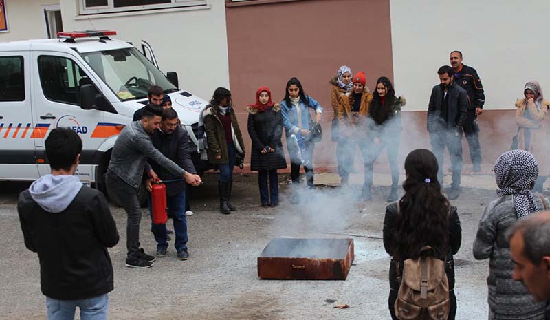 AFAD, üniversite öğrencileriyle tatbikat yaptı