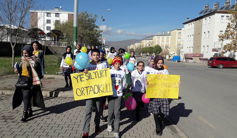 Farkındalık için 10 km yürüdüler!