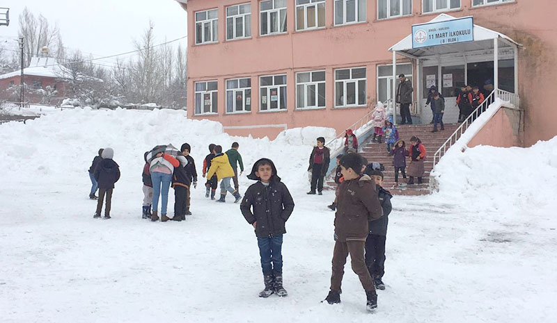 Eğitime bir gün ara verildi