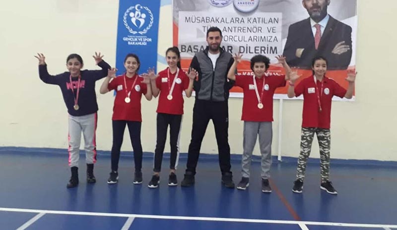 Badminton takımı yarı finalde