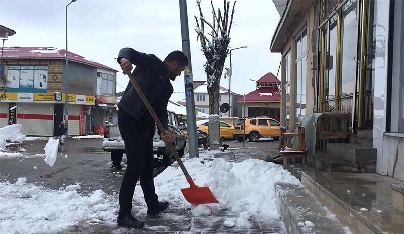 Karlıova`da Kar Etkili Oldu