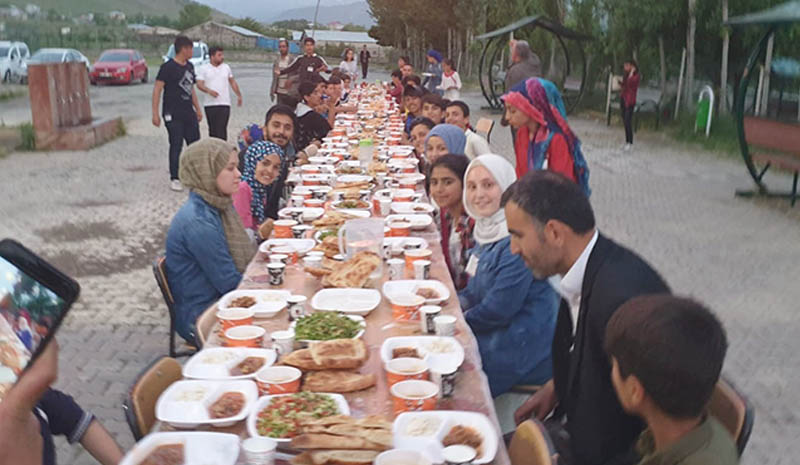 Öğrenciler iftarda buluştu