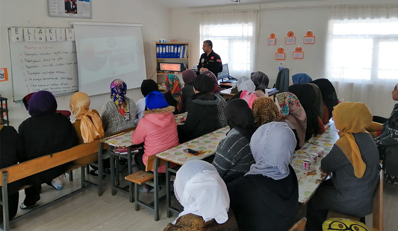 Öğretmenlere ve Annelere Uyuşturucuyla Mücadele Semineri