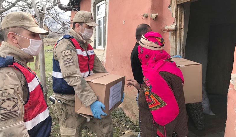 Gönüllere dokunmaya devam ediyorlar