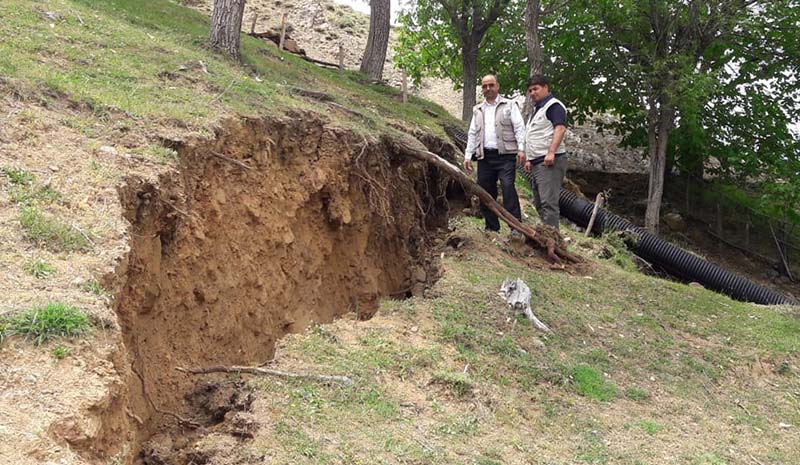 Heyelandan zarar gören köylüye destek oldular