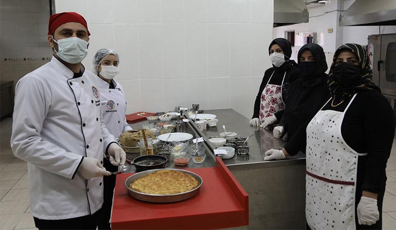 Kadınlar, Bingöl balının markalaşmasına katkı sağlayacak