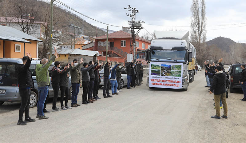 İdlib`deki yetimler için malzeme toplandı