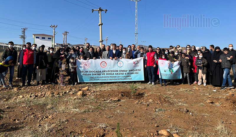 Özel öğrenciler ve aileleri fidan diktiler