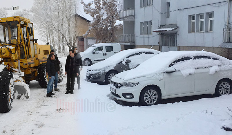 Bingöl`de kar mesaisi başladı