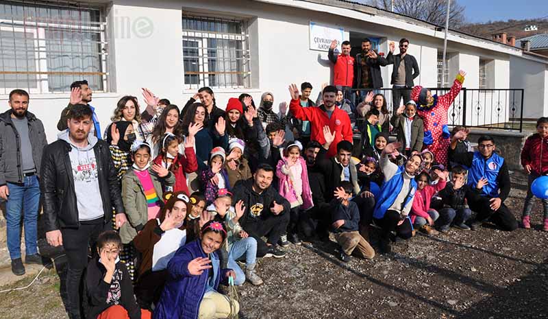 Gönüllülerden Köy Okulu Ziyareti