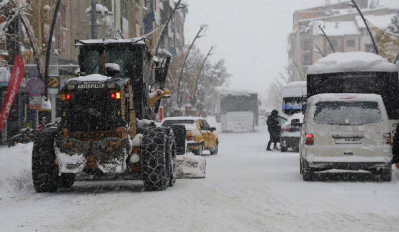Belediye: Karla mücadeleyi engellemeyelim
