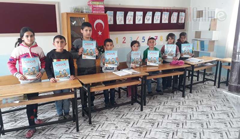 Kaşıkçı Köyündeki öğrencilere `Diyanet Çocuk` dergisi Hediye Edildi