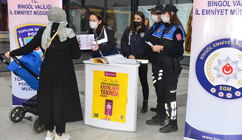 Bingöl polisi, vatandaşlara KADES`i tanıttı