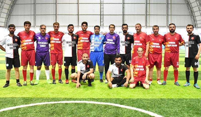 Sağlıkçılar futbol turnuvası ile moral buluyor