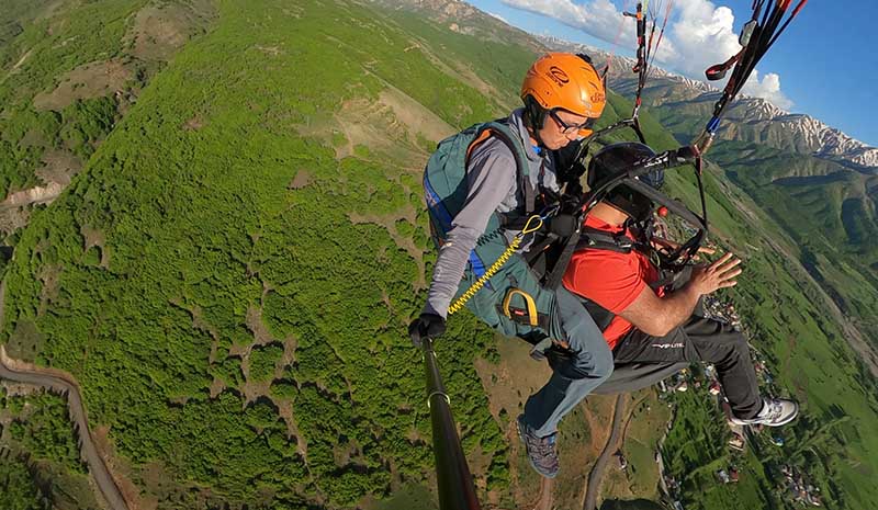 Yedisu`da yamaç paraşüt uçuşu yapıldı