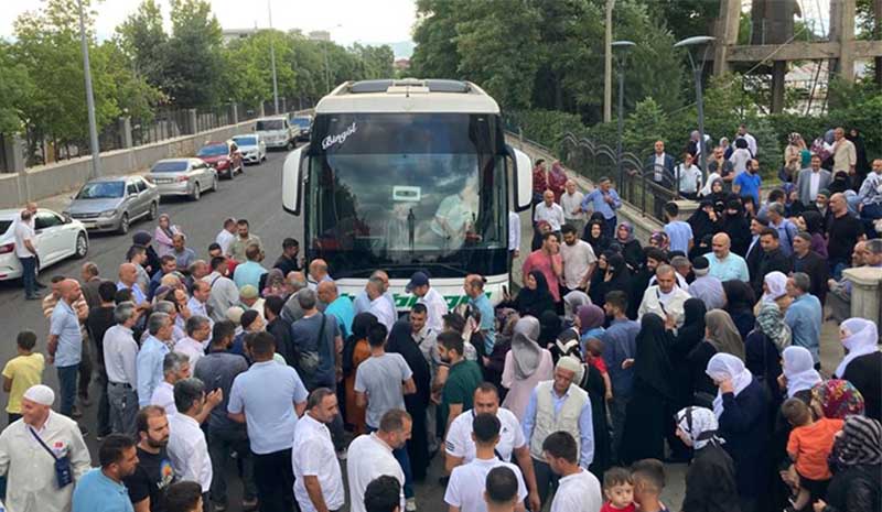 Hacı adayları dualarla yola çıktı