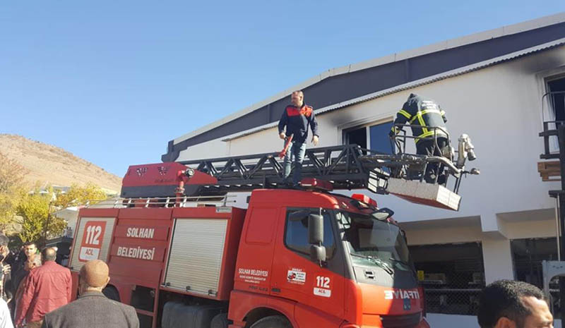 Fabrikada çıkan yangın söndürüldü