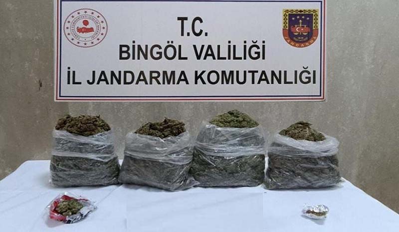 4 kilo uyuşturucuyla yakalanan 3 kişi gözaltına alındı