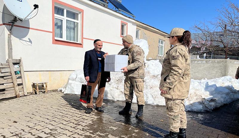 Deprem bölgesinden gelen vatandaşların taleplerini dinlediler