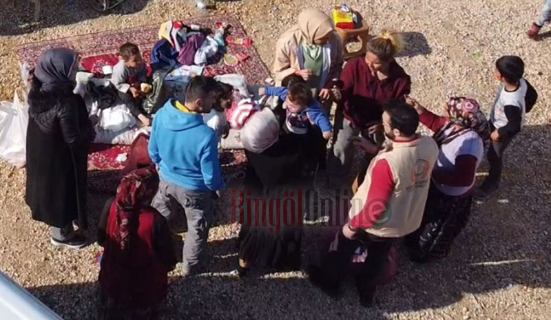 Boğazına yiyecek kaçan depremzede bebeği, öğretmen kurtardı