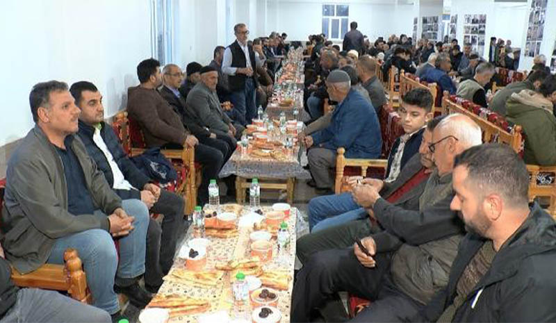 20 yıllık iftar geleneği; bin kişi sofrada buluştu