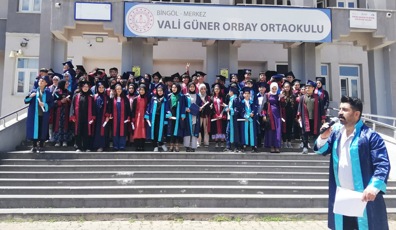 Vali Güner Orbay`da Mezuniyet Coşkusu