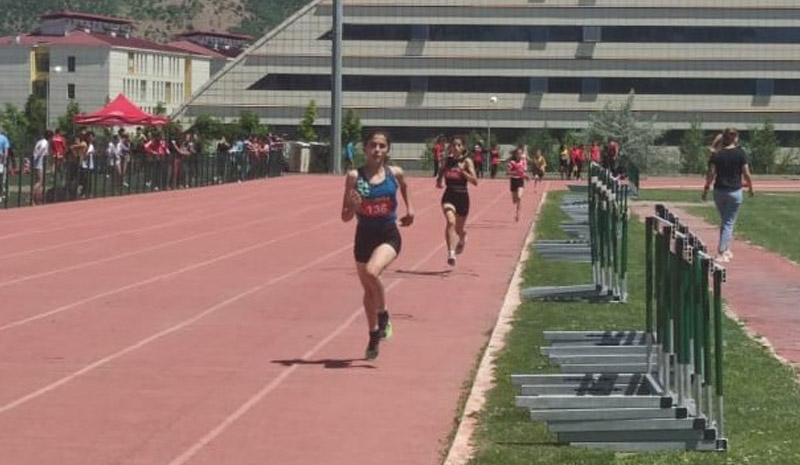 Bingöl`e 10 ilden gelen 200 sporcu atletizm pistinde ter döktü