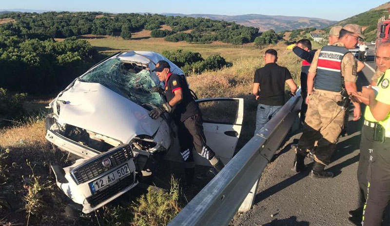 Bingöl`de otomobil takla attı: 1 ölü, 2 yaralı