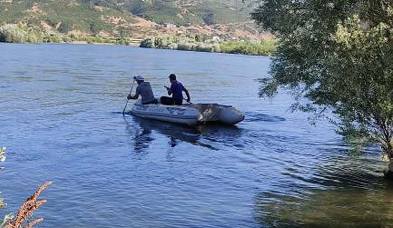 Sular yükseldi, piknikçiler mahsur kaldı