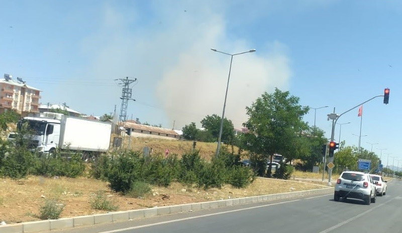 Bingöl`de çıkan örtü yangını söndürüldü