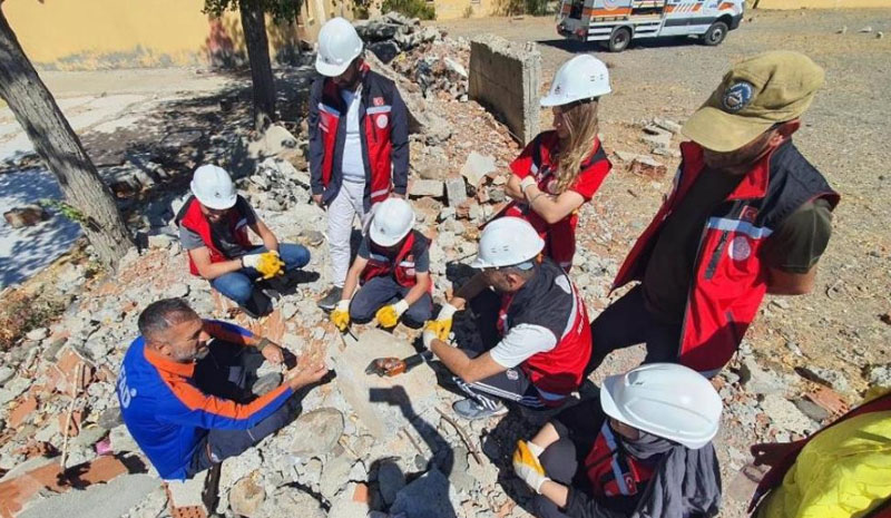 MEB AKUB`a katılan gönüllülere eğitim