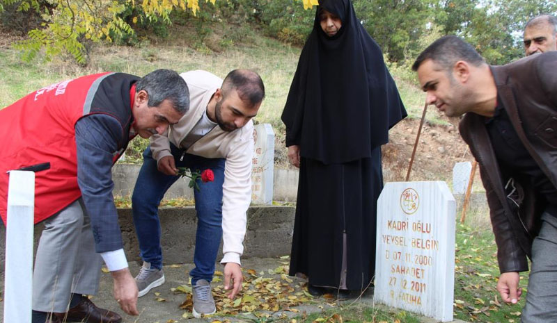 12 yıldır dinmeyen acı...! Kabirleri başında anıldılar