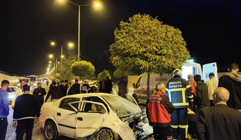 Bingöl`de iki ayrı kaza! 12 Yaralı