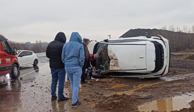 Bingöl`de otomobil takla attı: 1 yaralı