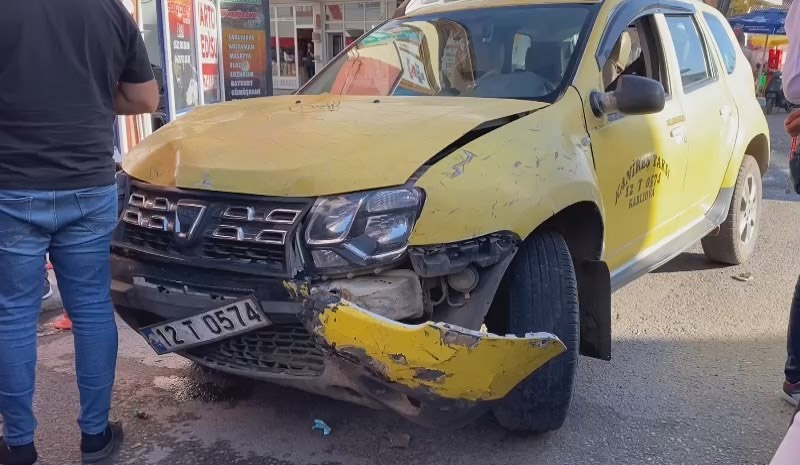 Bingöl`de ticari taksinin çarptığı 2 yaya yaralandı