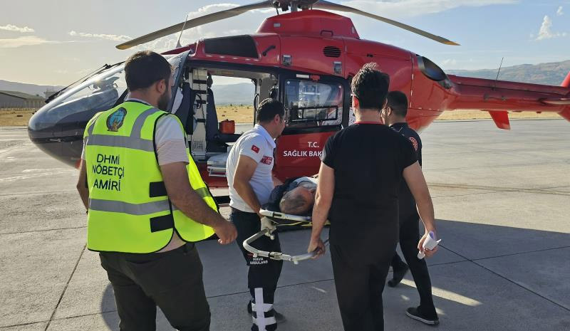Bingöl`de yaşlı adam için ambulans helikopter havalandı