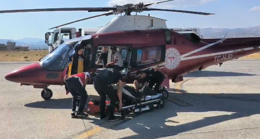 80 yaşındaki hasta için ambulans helikopter havalandı