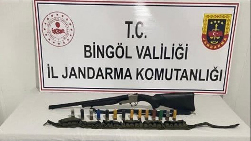 Bingöl`de şüpheli araçlarda tüfek ve uyuşturucu ele geçirdi