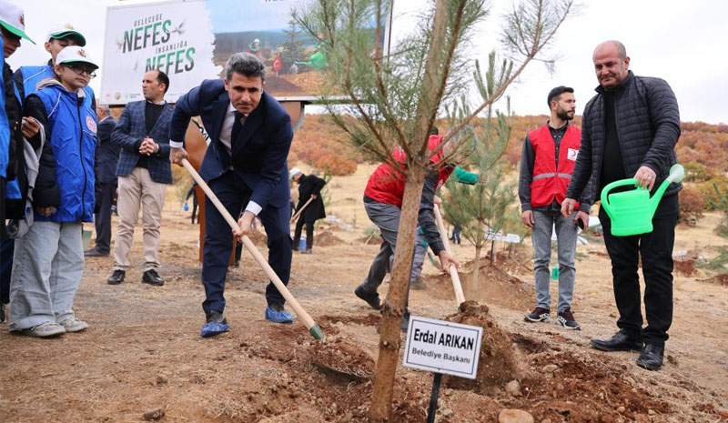 Bingöl`de binlerce fidan, toprak ile buluştu