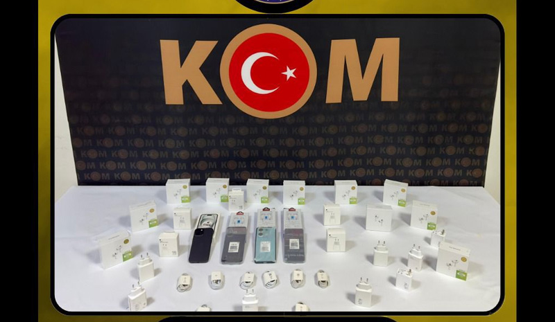 Bingöl`de kaçak telefonlar ve aksesuarları ele geçirildi