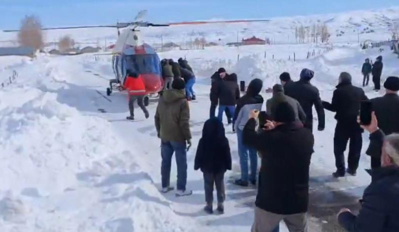 Bingöl`de hastalanan yaşlı adam ambulans helikopterle Erzurum`a sevk edildi