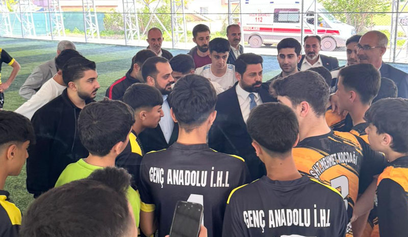 AK Gençlik`ten 3. Geleneksel Liseler Arası Futbol Turnuvası