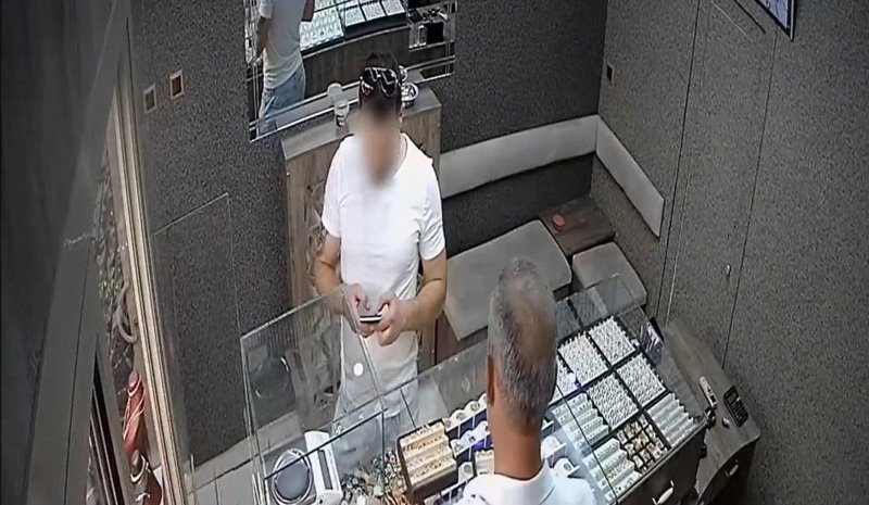 Bingöl`de kuyumcudan küpe çalan şahıs tutuklandı